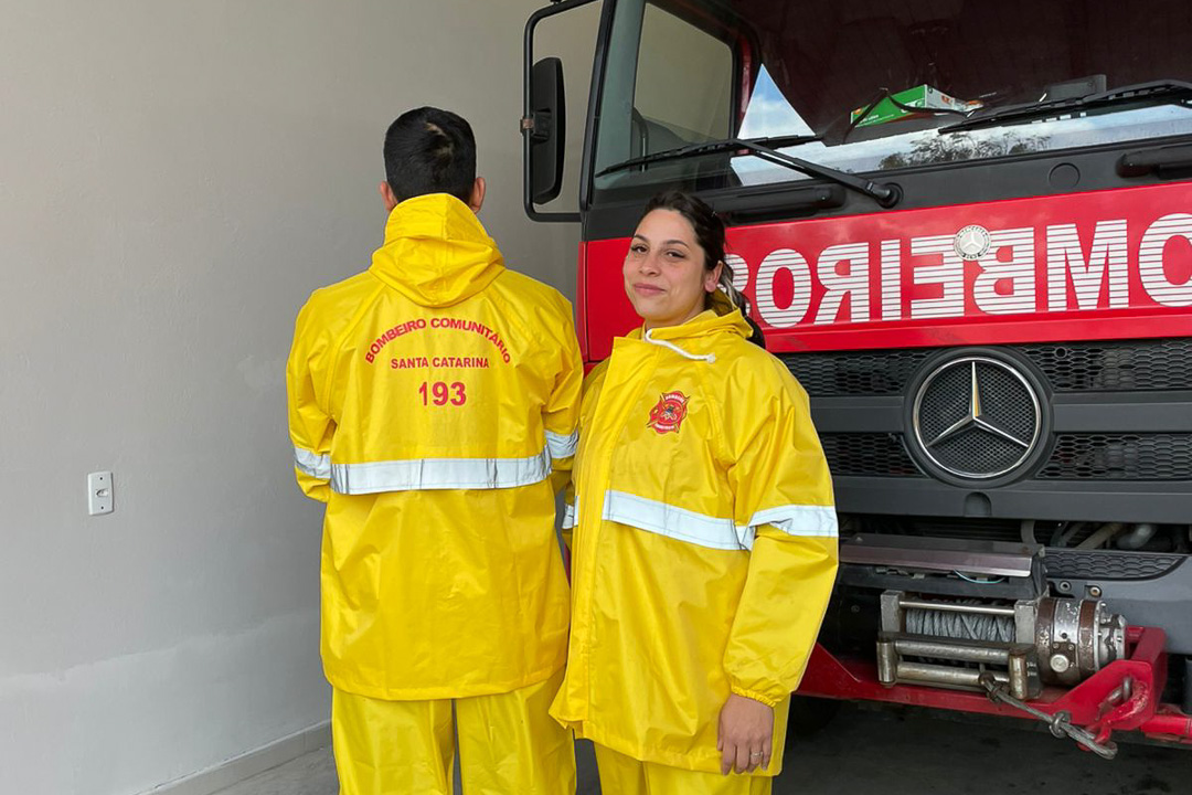 Leia mais sobre o artigo Alunos do Curso de Bombeiro Comunitário de Garopaba iniciam estágio operacional com novos equipamentos de proteção