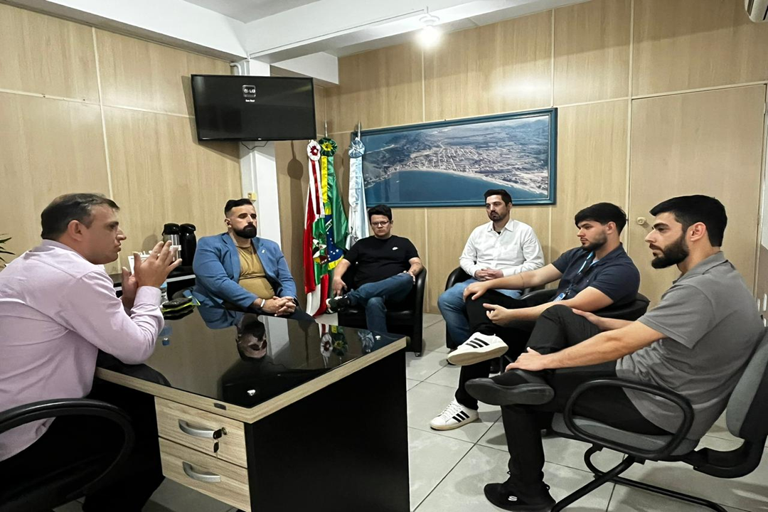 Leia mais sobre o artigo Prefeitura de Garopaba recebe comitiva de Brusque para conhecer Programa Garopaba +Inteligente