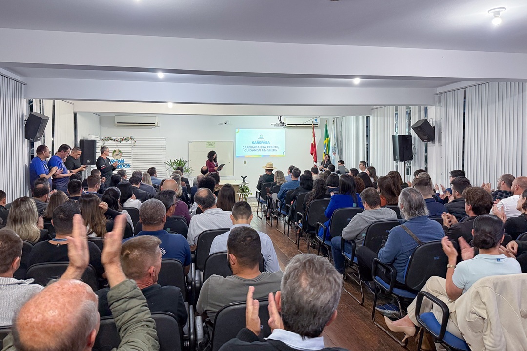 Leia mais sobre o artigo Governo de Garopaba realizada a assinatura de 45 ordens de serviço em cerimônia especial