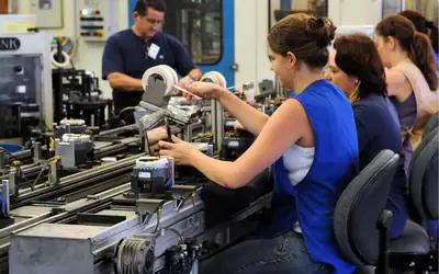 Leia mais sobre o artigo Juros altos restringem acesso ao crédito e reduzem competitividade industrial, aponta CNI